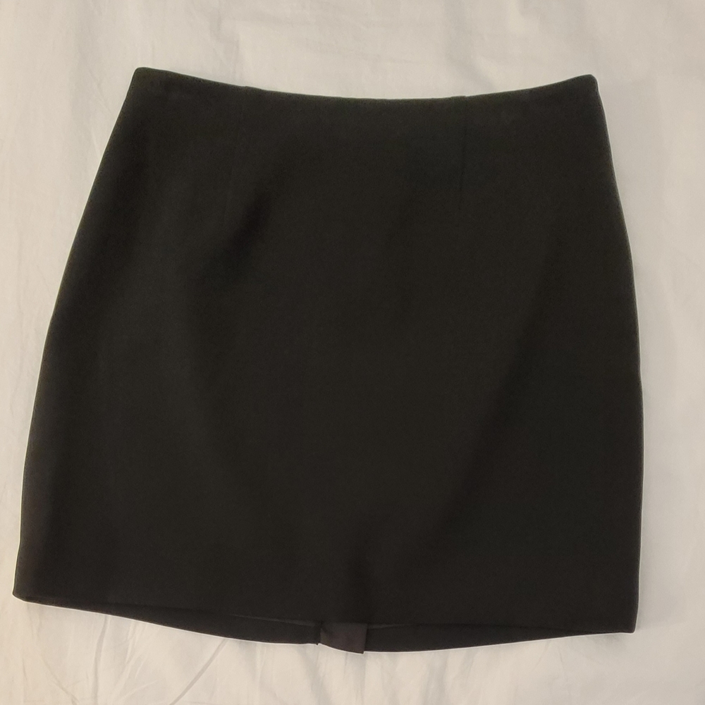 Elizabeth and James blk short skirt size 2